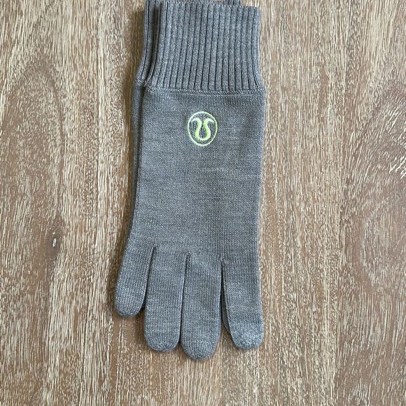 Lululemon Warm Revelation Gloves Tech GUGG/FZAP Size M/L - Picture 6 of 6